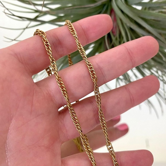 Beautiful Vintage Textured Gold Chain Necklace - Picture 3 of 5